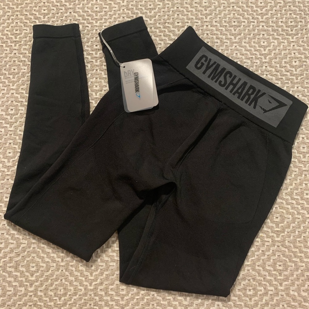 Gym shark leggings